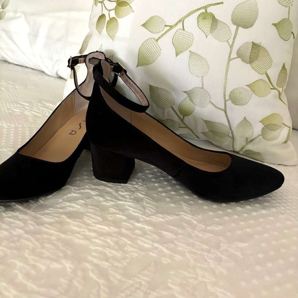 Unisa Black Velvet Stack heels size 7.5M